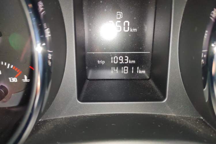 Used Skoda Superb 2013 1.4TSI DSG Sport Edition Odometer Close Up