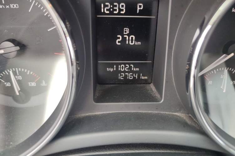 Used Skoda Superb 2013 1.4TSI DSG Sport Edition Odometer Close Up
