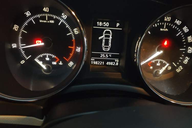 Used Skoda Superb 2013 1.8TSI Automatic MingShi Edition Odometer Close Up