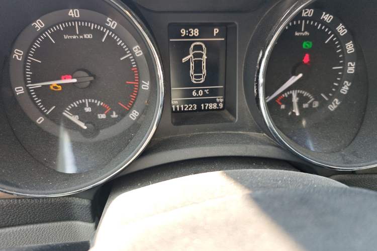 Used Skoda Superb 2013 1.8TSI Automatic MingShi Edition Odometer Close Up