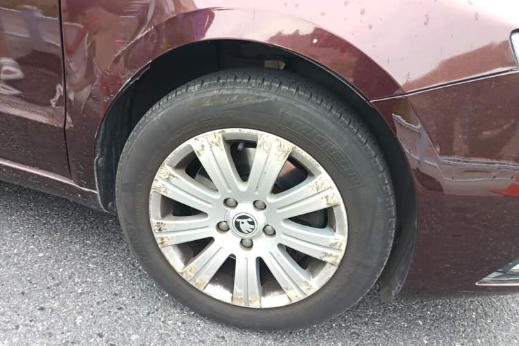 Used Skoda Superb 2013 1.4TSI DSG Sport Edition Right Front Wheel Hub