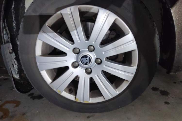 Used Skoda Superb 2013 1.4TSI DSG Sport Edition Right Front Wheel Hub