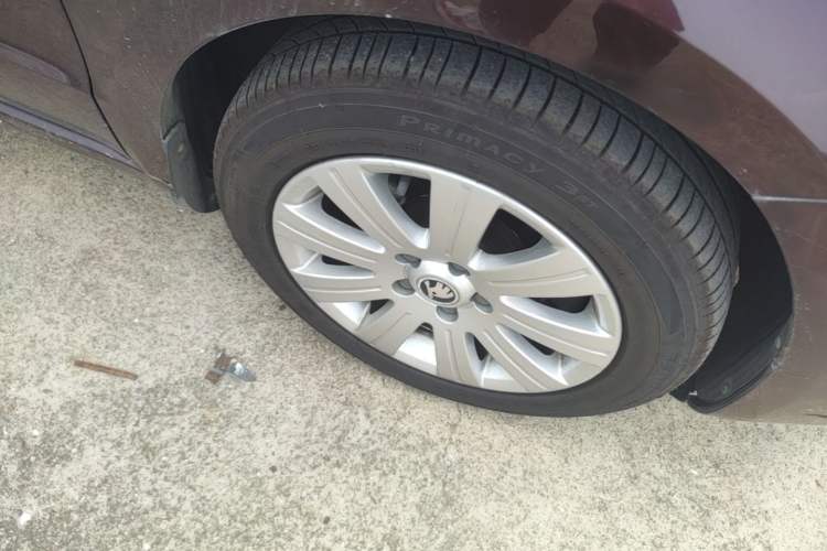 Used Skoda Superb 2013 1.4TSI DSG Sport Edition Right Front Wheel Hub