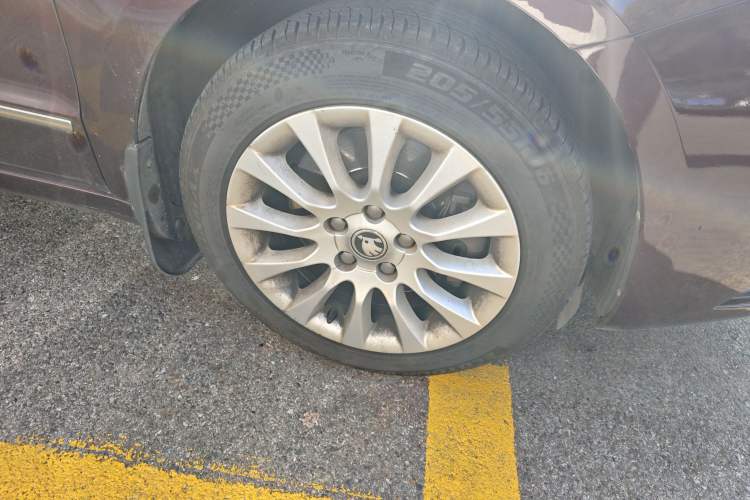 Used Skoda Superb 2013 1.8TSI Automatic MingShi Edition Right Front Wheel Hub