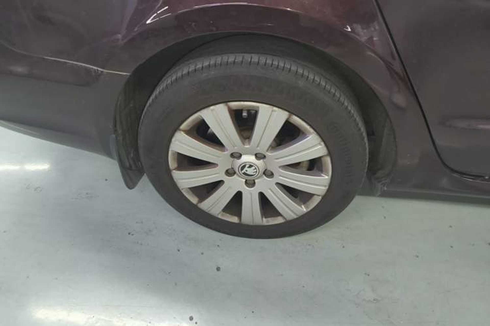 Used Skoda Superb 2013 1.4TSI DSG Sport Edition Right Rear Wheel Hub