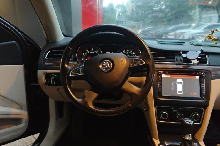 Used Skoda Superb 2013 1.8TSI Automatic MingShi Edition Steering Wheel