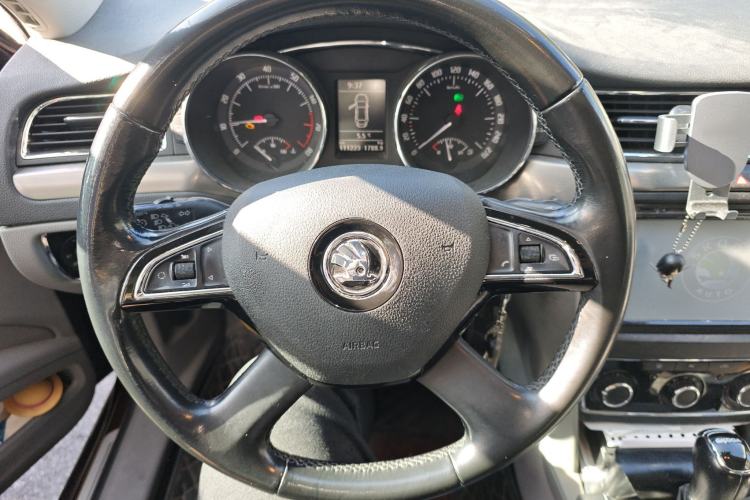 Used Skoda Superb 2013 1.8TSI Automatic MingShi Edition Steering Wheel