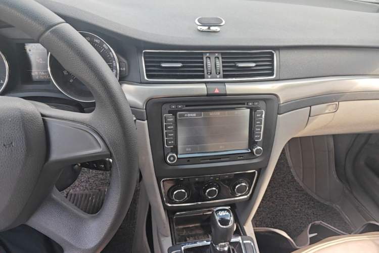 Used Skoda Superb 2013 1.4TSI DSG Sport Edition Audio And AC Panel