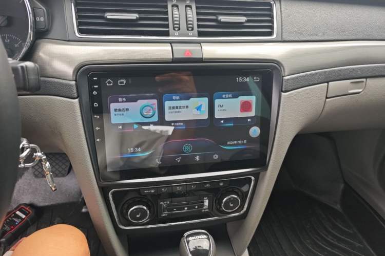 Used Skoda Superb 2013 1.8TSI Automatic Yashi Edition Audio And AC Panel