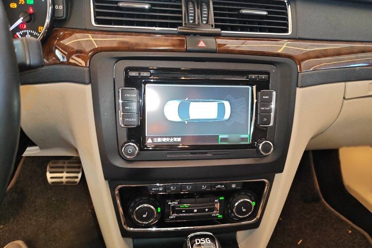 Used Skoda Superb 2013 2.0 TSI DSG Luxury Edition Audio And AC Panel