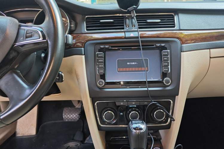 Used Skoda Superb 2013 1.8TSI Automatic MingShi Edition Audio And AC Panel