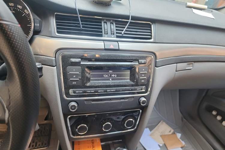Used Skoda Superb 2013 1.4TSI Manual Shengshi Edition Audio And AC Panel