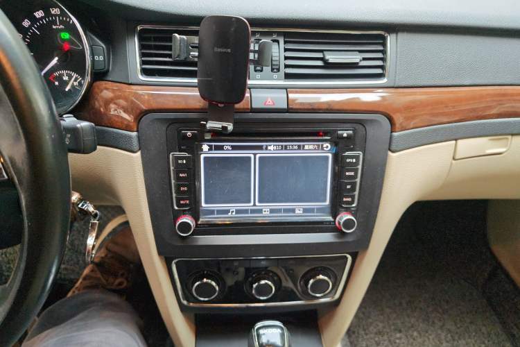 Used Skoda Superb 2013 1.8TSI Automatic MingShi Edition Audio And AC Panel