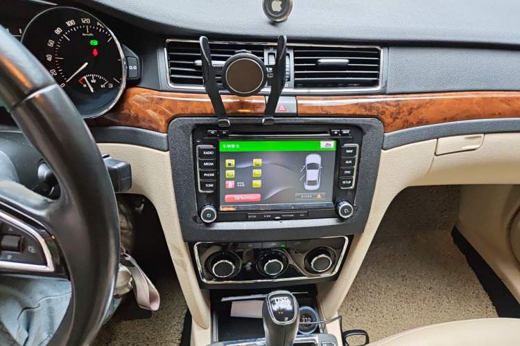 Used Skoda Superb 2013 1.4 TSI DSG Prestige Edition Audio And AC Panel