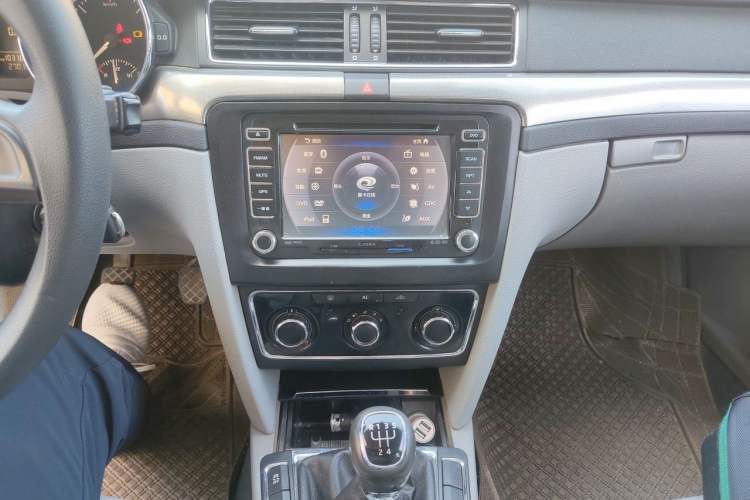 Used Skoda Superb 2013 1.4TSI Manual Shengshi Edition Audio And AC Panel