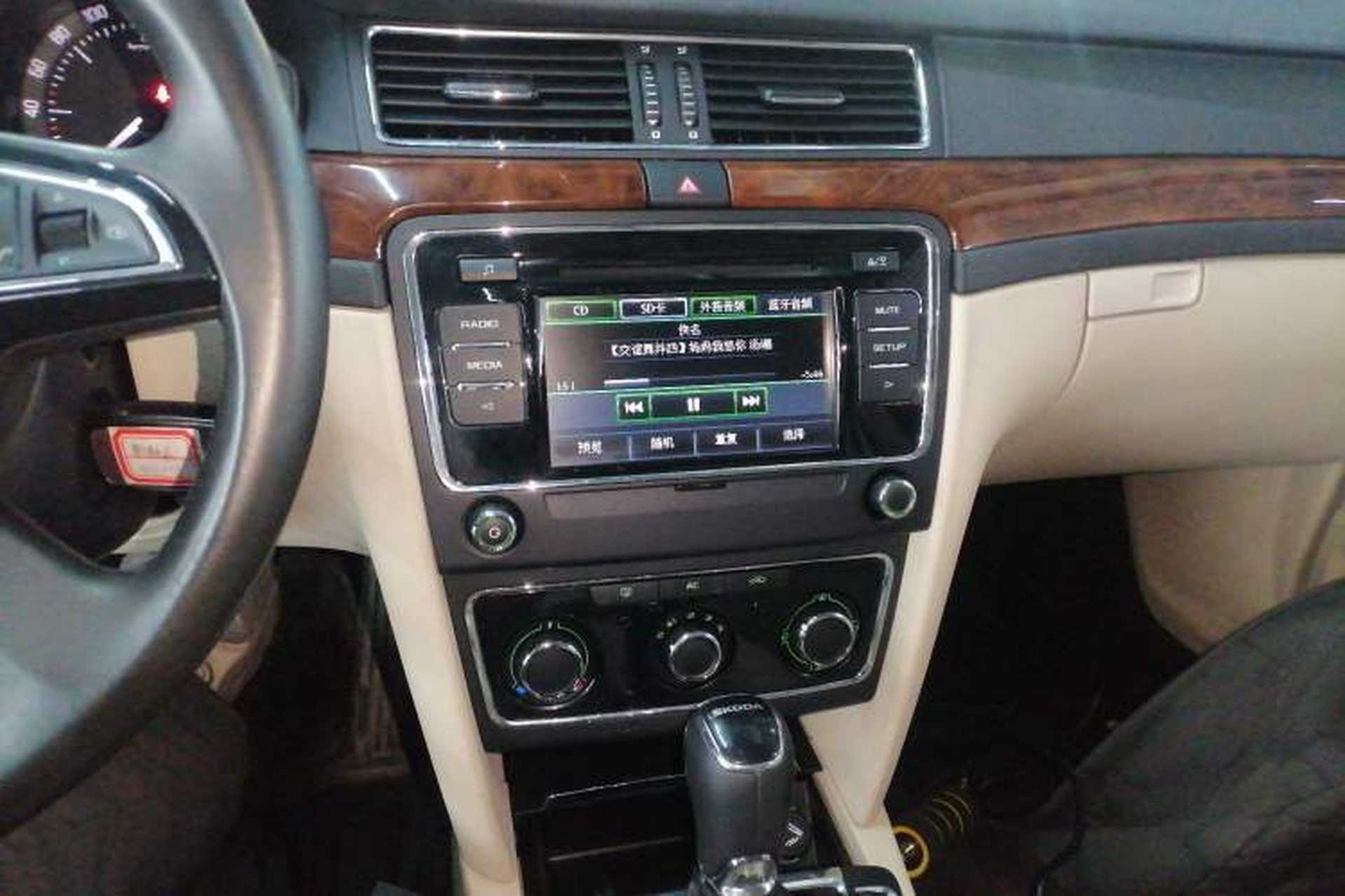 Used Skoda Superb 2013 1.8TSI Automatic MingShi Edition Audio And AC Panel