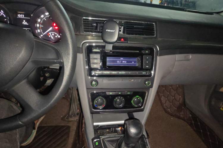Used Skoda Superb 2013 1.4TSI Manual Shengshi Edition Audio And AC Panel