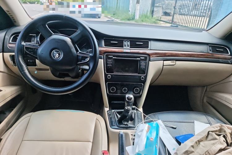 Used Skoda Superb 2013 1.8 TSI Manual MingShi Edition Center Console