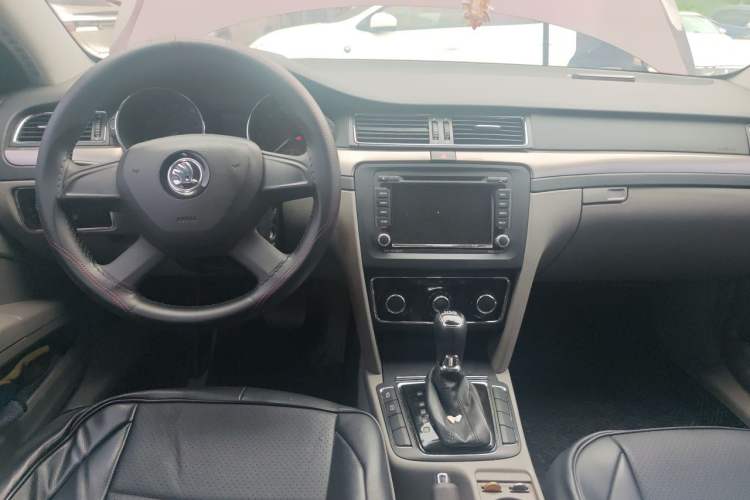 Used Skoda Superb 2013 1.4TSI DSG Sport Edition Center Console