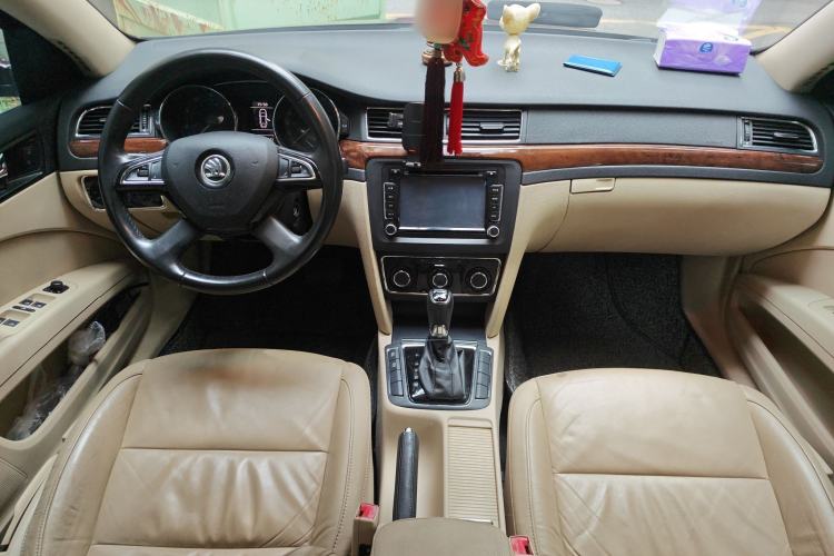 Used Skoda Superb 2013 1.8TSI Automatic MingShi Edition Center Console