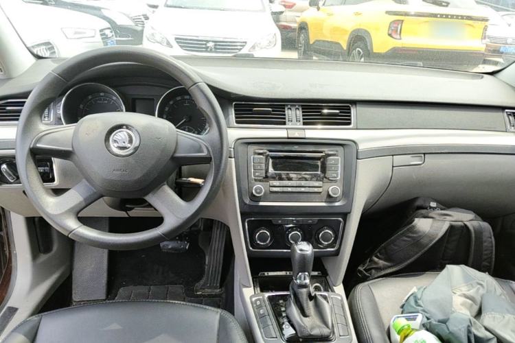 Used Skoda Superb 2013 1.4TSI DSG Sport Edition Center Console