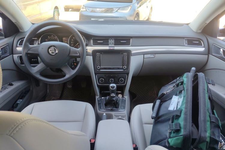 Used Skoda Superb 2013 1.4TSI Manual Shengshi Edition Center Console