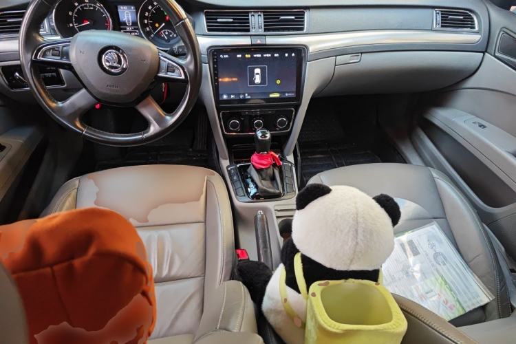 Used Skoda Superb 2013 1.8TSI Automatic MingShi Edition Center Console