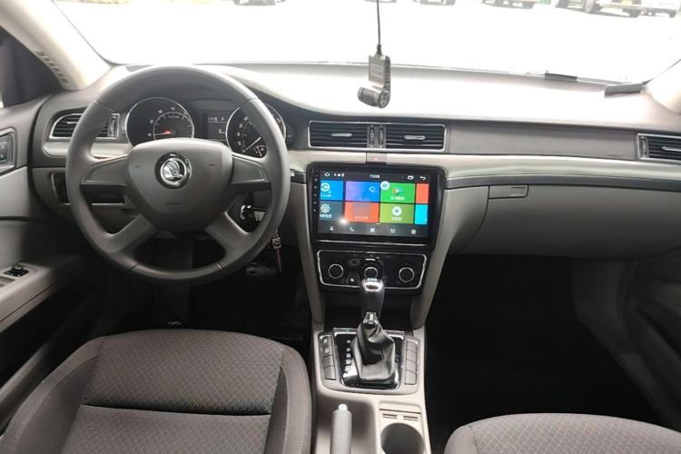 Used Skoda Superb 2013 1.4TSI DSG Sport Edition Center Console