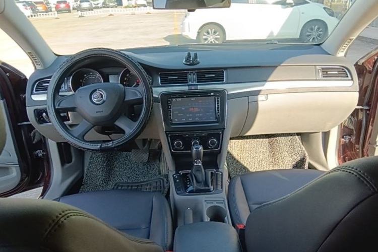 Used Skoda Superb 2013 1.4TSI DSG Sport Edition Center Console
