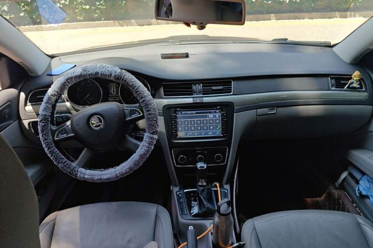 Used Skoda Superb 2013 1.4 TSI DSG Prestige Edition Center Console