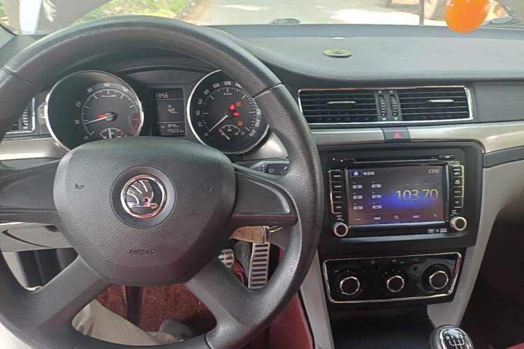Used Skoda Superb 2013 1.4TSI Manual Shengshi Edition Center Console