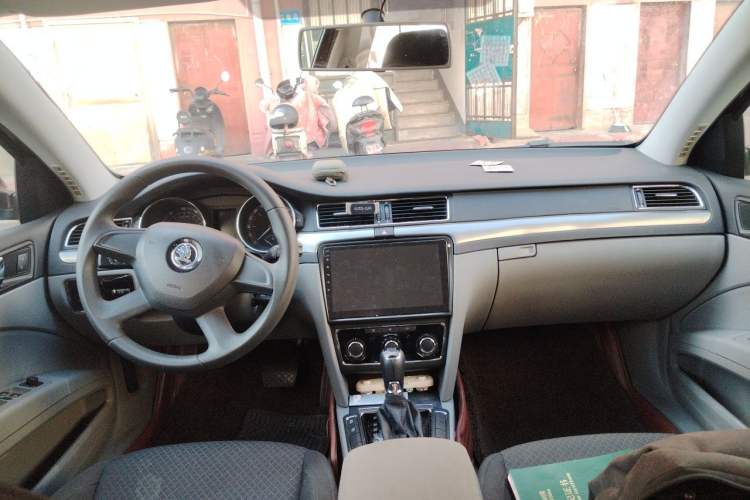 Used Skoda Superb 2013 1.4TSI DSG Sport Edition Center Console