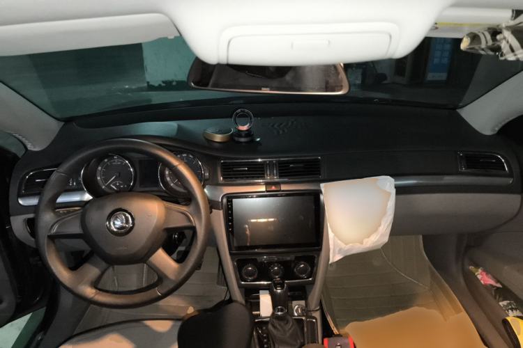 Used Skoda Superb 2013 1.4TSI DSG Sport Edition Center Console