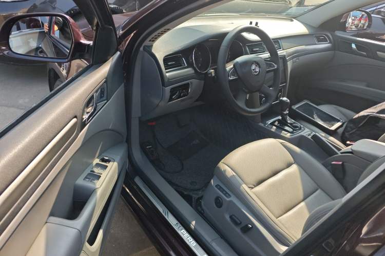 Used Skoda Superb 2013 1.8TSI Automatic Yashi Edition Driver Seat