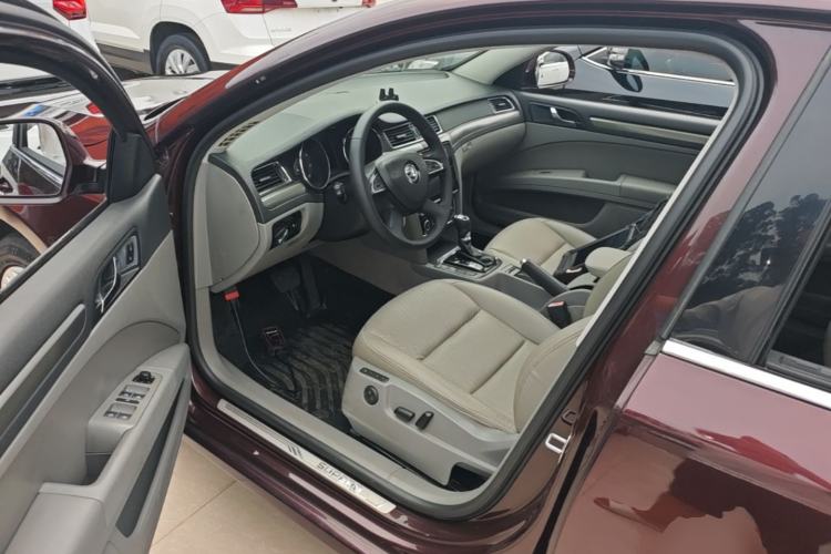 Used Skoda Superb 2013 1.8TSI Automatic Yashi Edition Driver Seat