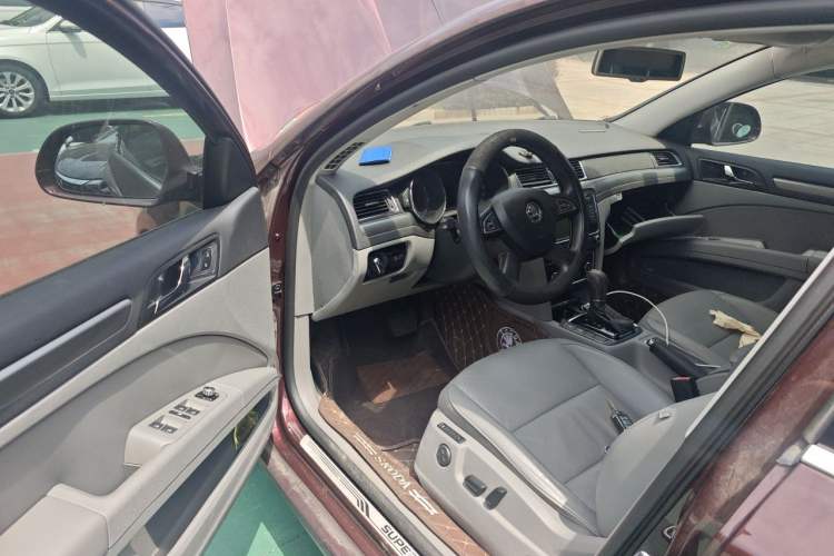 Used Skoda Superb 2013 1.8TSI Automatic Yashi Edition Driver Seat