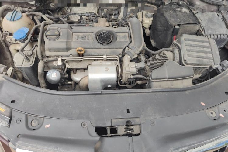 Used Skoda Superb 2013 1.4TSI Manual Shengshi Edition Engine Bay