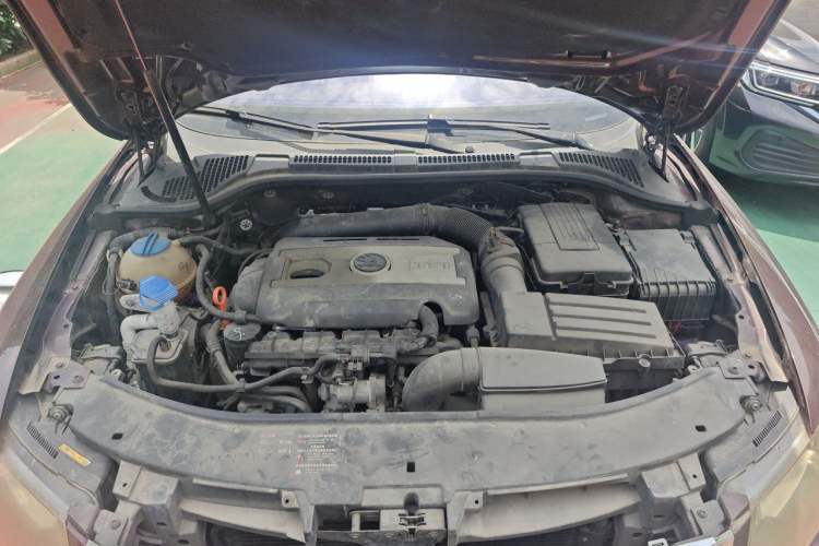 Used Skoda Superb 2013 1.8TSI Automatic Yashi Edition Engine Bay