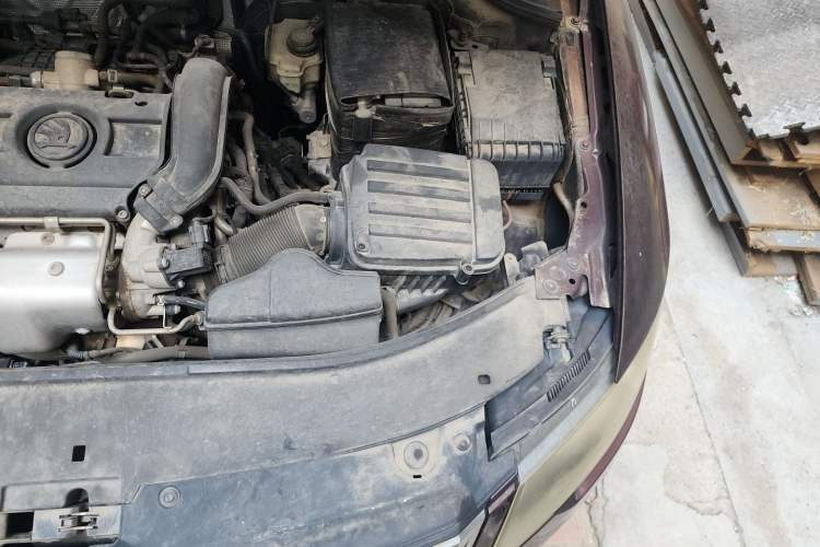 Used Skoda Superb 2013 1.4TSI Manual Shengshi Edition Engine Bay Left