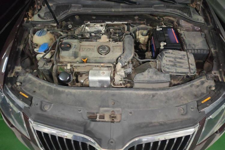 Used Skoda Superb 2013 1.4TSI Manual Shengshi Edition Engine Bay