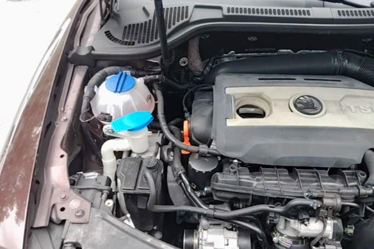 Used Skoda Superb 2013 1.8TSI Automatic MingShi Edition Engine Bay Right