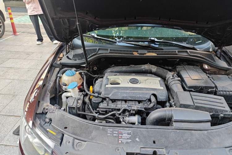 Used Skoda Superb 2013 1.8TSI Automatic MingShi Edition Engine Bay Right