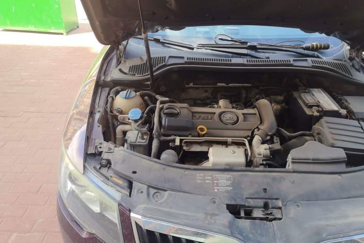 Used Skoda Superb 2013 1.4TSI DSG Sport Edition Engine Bay Right