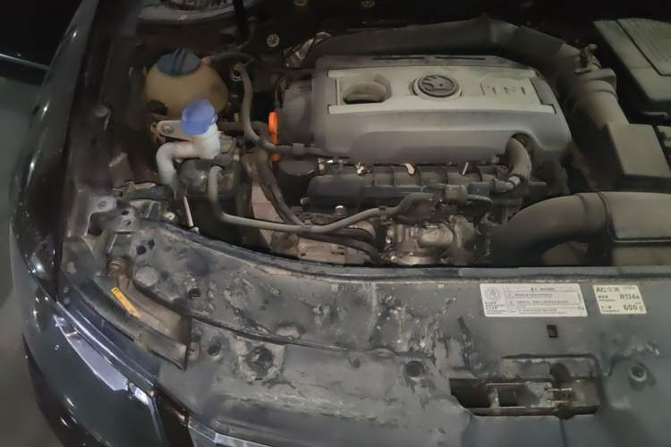 Used Skoda Superb 2013 1.8TSI Automatic Yashi Edition Engine Bay Right