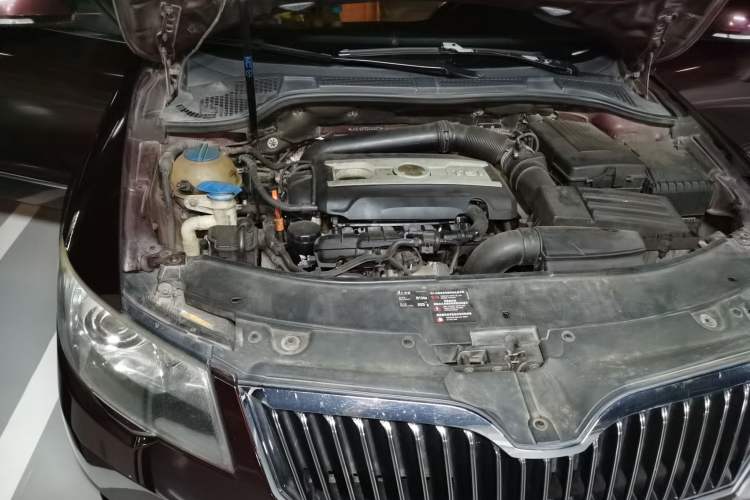 Used Skoda Superb 2013 1.8TSI Automatic MingShi Edition Engine Bay Right