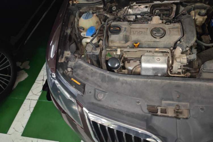 Used Skoda Superb 2013 1.4TSI Manual Shengshi Edition Engine Bay Right