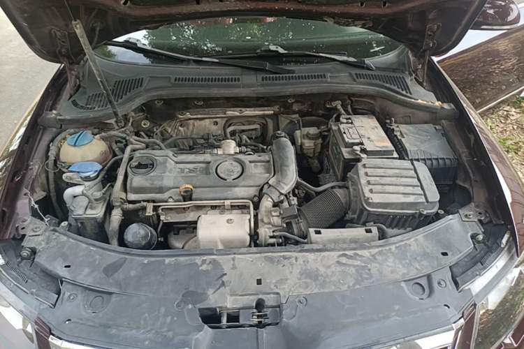 Used Skoda Superb 2013 1.4TSI Manual Shengshi Edition Engine Bay