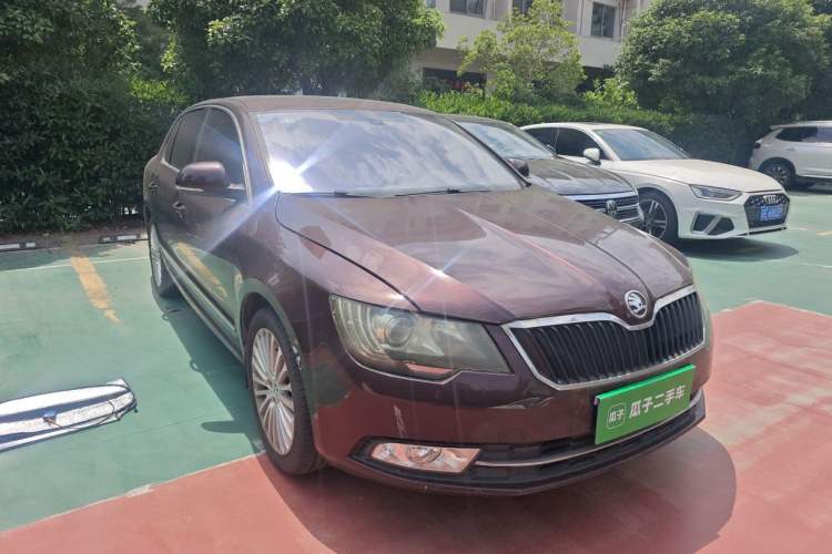 Used Skoda Superb 2013 1.8TSI Automatic Yashi Edition Front Right 45 Deg