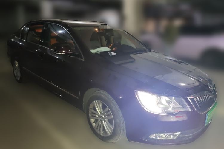 Used Skoda Superb 2013 1.8TSI Automatic Yashi Edition Front Right 45 Deg