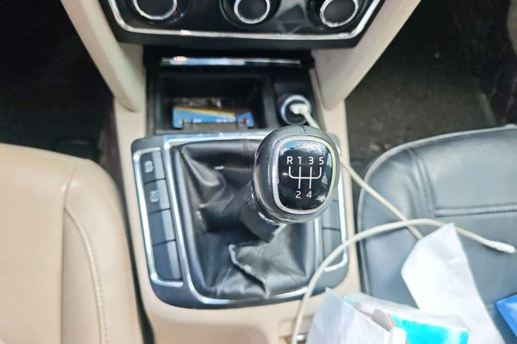 Used Skoda Superb 2013 1.8 TSI Manual MingShi Edition Gear Lever